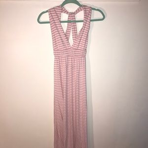 Cozy long dress in a pretty pink and white color!